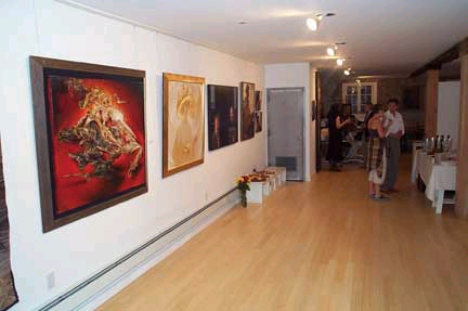 An art gallery filled with beatiful paintings