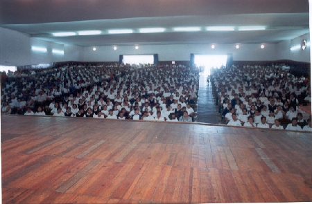 Alumnos en el Auditorio de la Escuela