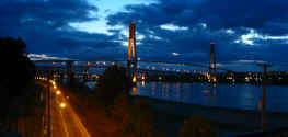 Patullo Bridge at dawn.jpg (344144 bytes)