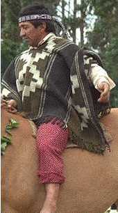 Hombre mapuche, con indumentaria