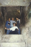 Gaby, Mario, Luis y David en pasillos de Mitla