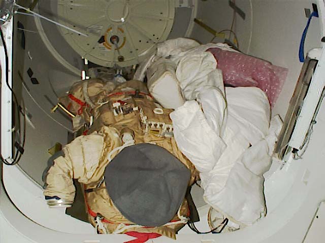 2 suits in Airlock