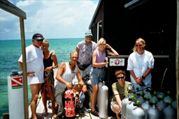crew.jpg / click for enlarged group picture of Diga Dive Club crew at Andros