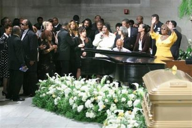 Aretha, Patti, Alicia, Stevie, and others sing at Funeral for Stevie Wonder (7/8/05)