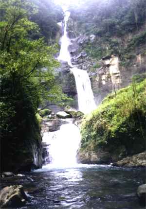 Malumagpak Falls