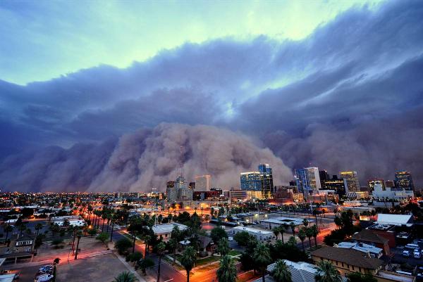 Storming Phoenix A massive dust storm known as a 