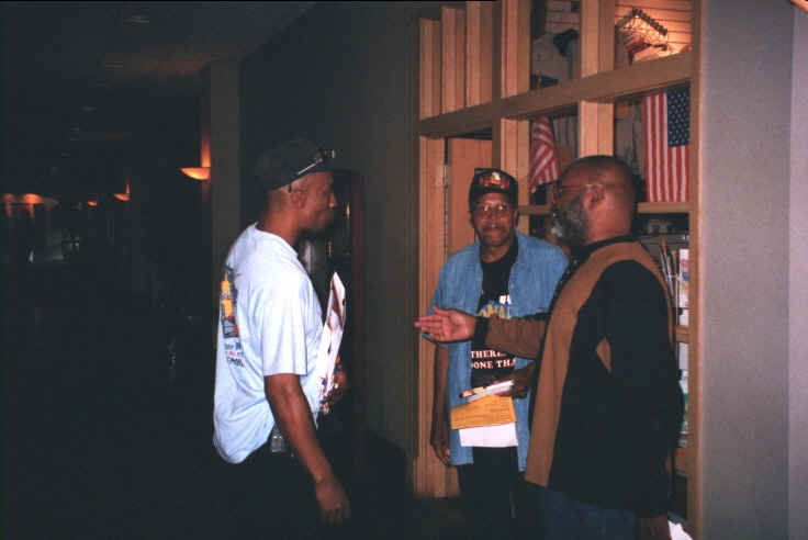 Stevie, Playboy and 925 outside the gift shop