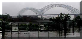 TN_-_Mississippi_River_Bridge_from_Memphis.jpg (101169 bytes)