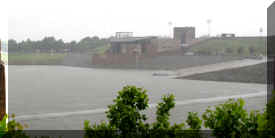 TN_-_Mississippi_River_Memphis_in_the_rain.jpg (55003 bytes)