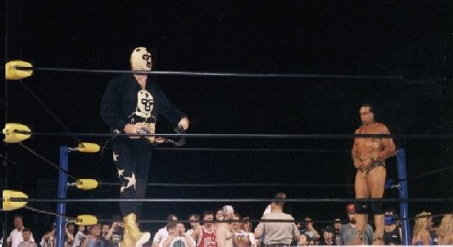 Masked Superstar vs Jimmy Snuka