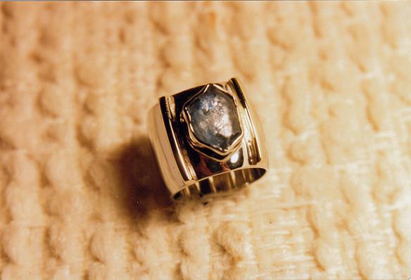 Gold ring with rough Sapphire