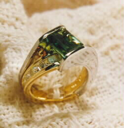 Emerald with princess cut Diamonds in 18 karat gold