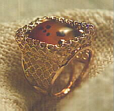 Garnet gold ring wire wrought