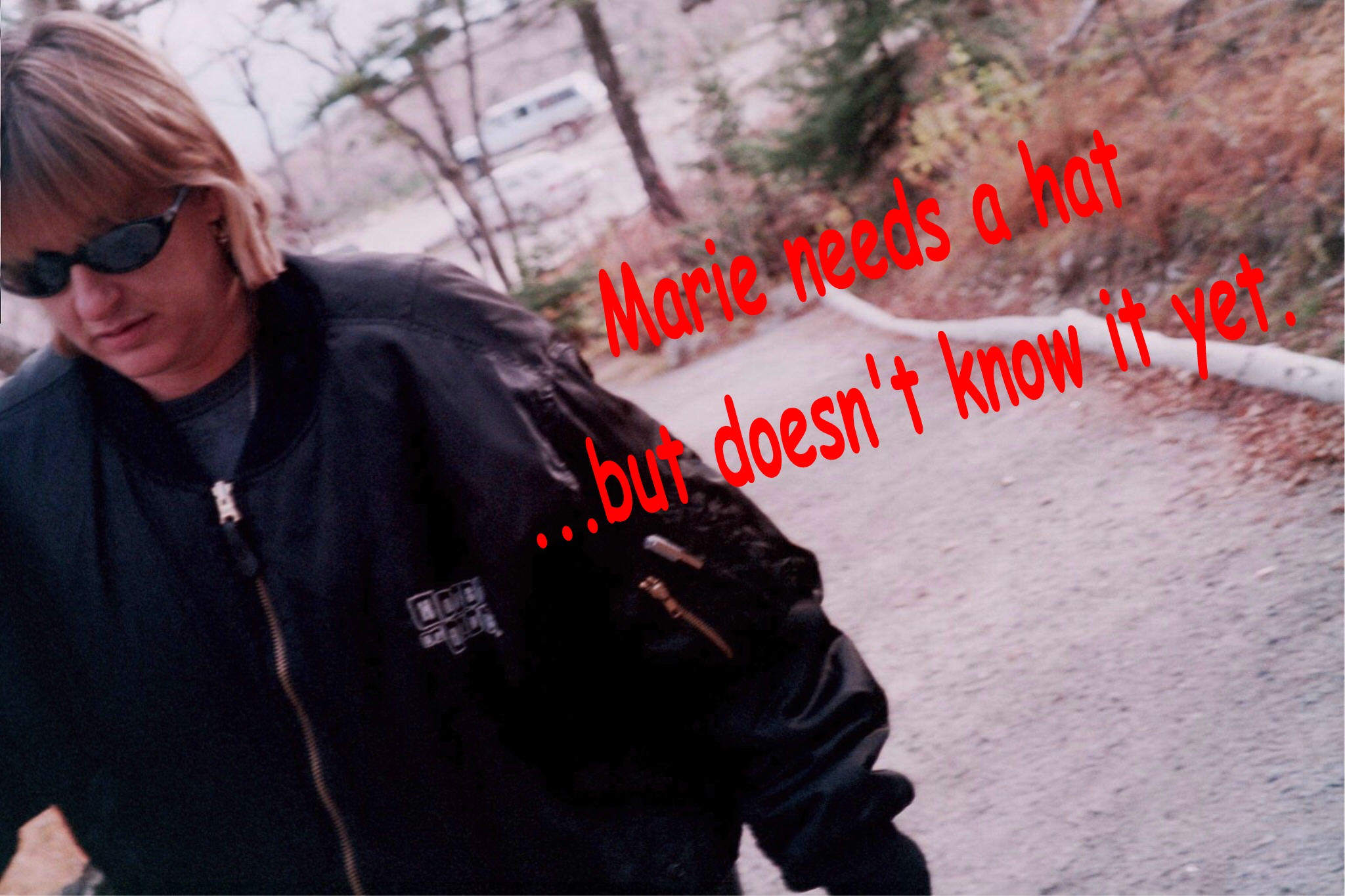 Marie needs a hat. 2048x1365