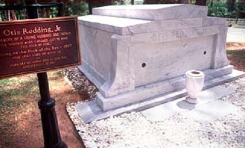 Redding's grave