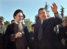 Chávez se codeó con líderes de 14 países, organismos y empresas internacionales, tales como el presidente de Irán Mohamed Jatami. (Foto Archivo)