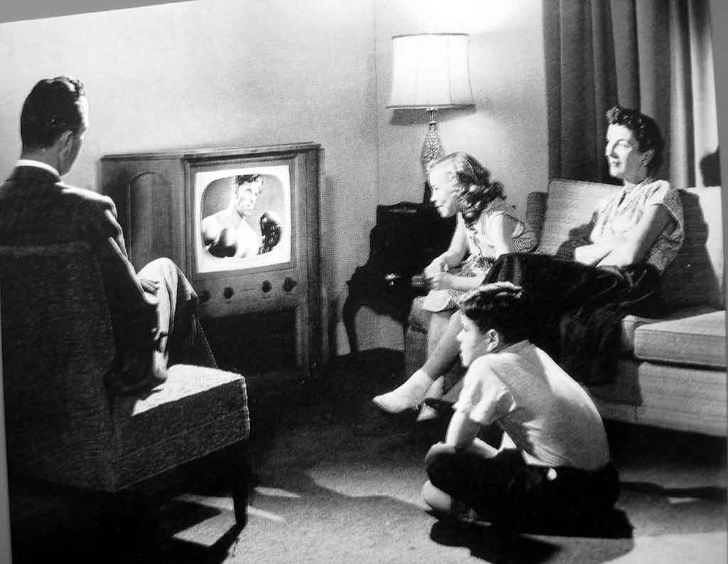 family-tv-1950s