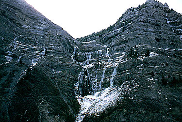 Waterfall2a.jpg - 45440 Bytes