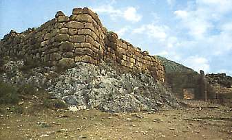 Τμήμα από το τείχος του ανακτόρου των Μυκηνών