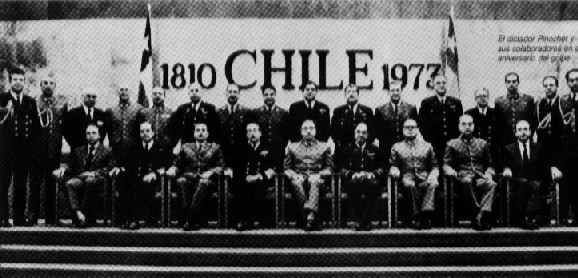 El dictador Pinochet y sus colaboradores en el aniversario del golpe