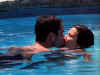 swim_pool_kiss.jpg (27938 Ӧ줸)