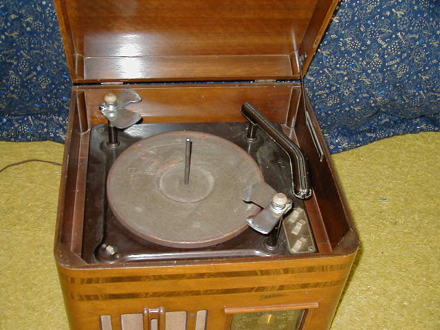 Zenith Radio-Phonograph Open view.