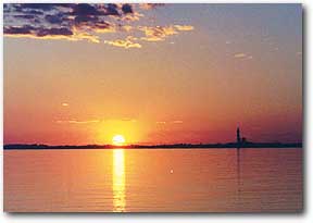 sunset11.jpg (10077 bytes)