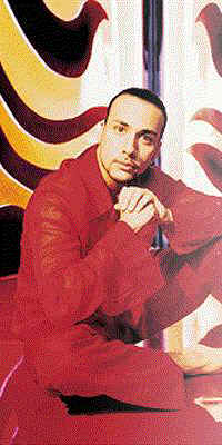 howieleft.jpg (14000 bytes)