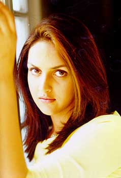 Visit Esha Deol on Fanorama