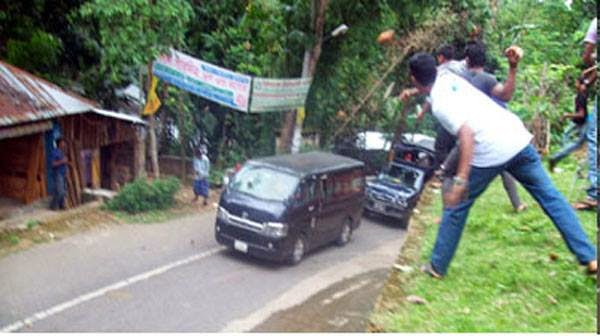 Muslim settlers attack CHT Commission