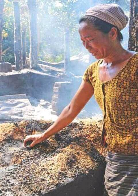 Longadu people fleeing Muslim settler attack