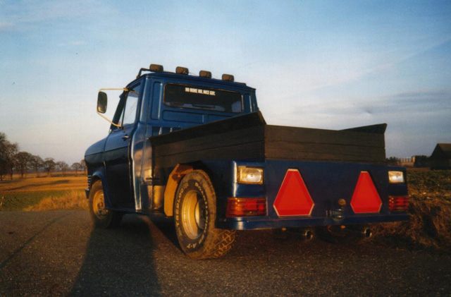 traktor2.jpg (90593 bytes)