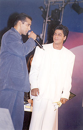 Shah Rukh & Salman Khan.JPG (31447 bytes)