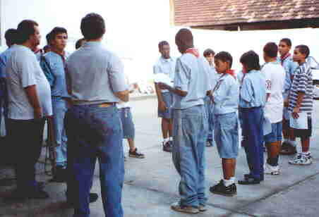 escoteiros2.jpg (11894 bytes)