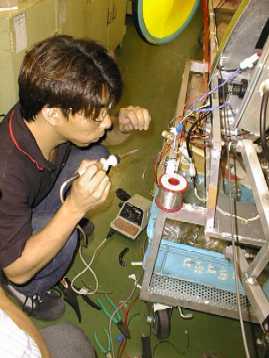 Kin-chan working on the circuiting