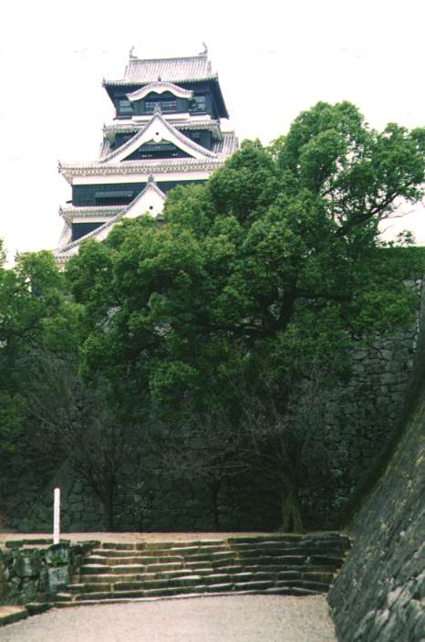 Kumamoto castle well protected by stone walls