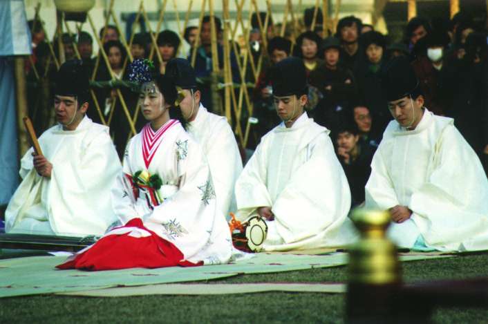 Ceremony girls dancing during the On festival