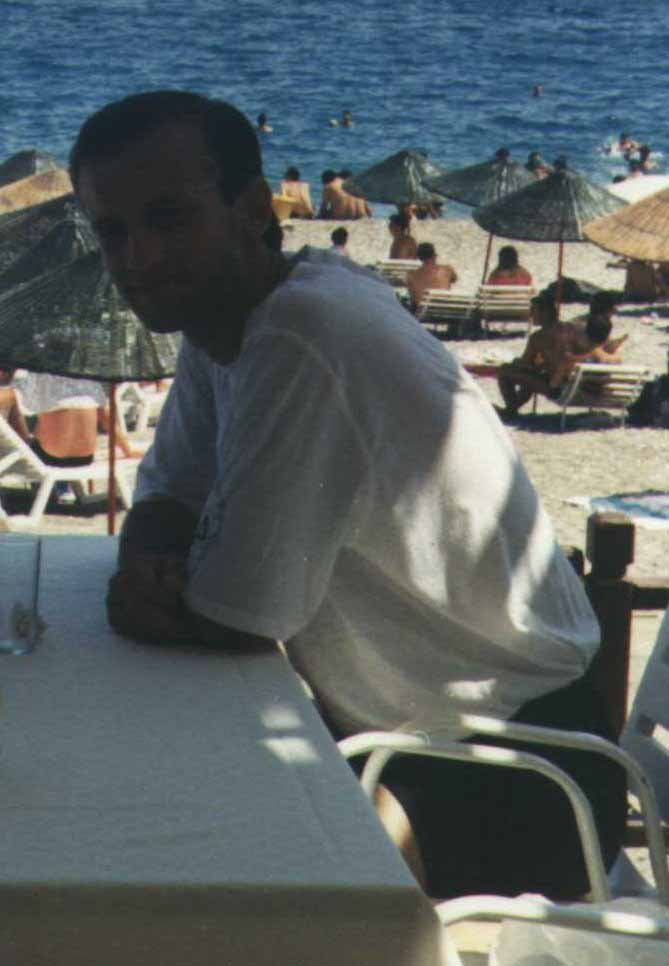 Antalya Konyaaltin'da yemek yerken