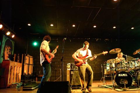 LS_performance_5.jpg (271588 bytes)