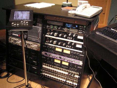 studio_002.jpg (179285 bytes)