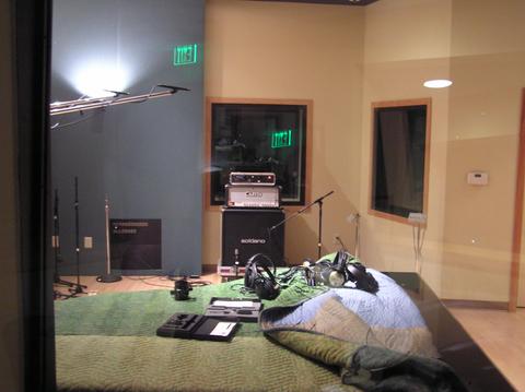 studio_004.jpg (164555 bytes)