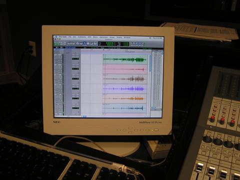 studio_005.jpg (163238 bytes)