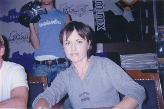 Dolores Firmando Autografos - enviada por Rocio Pe�aloza