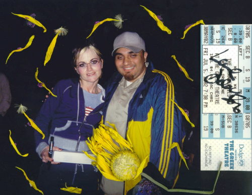 Dolores y Linus: El no esta borracho, simplemente cansado por todos los dias de conciertos!