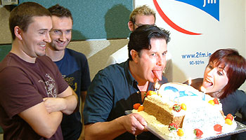 Gerry y la banda se preparan para arremeter