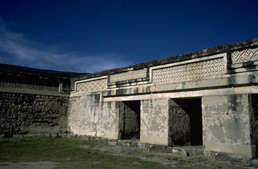 Mitla3.jpg (24997 bytes)