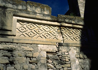 Mitla8.jpg (34798 bytes)
