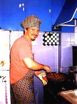 Nest cocinando.JPG (21615 bytes)