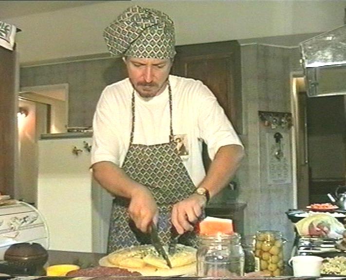 cortando pizza.JPG (66881 bytes)