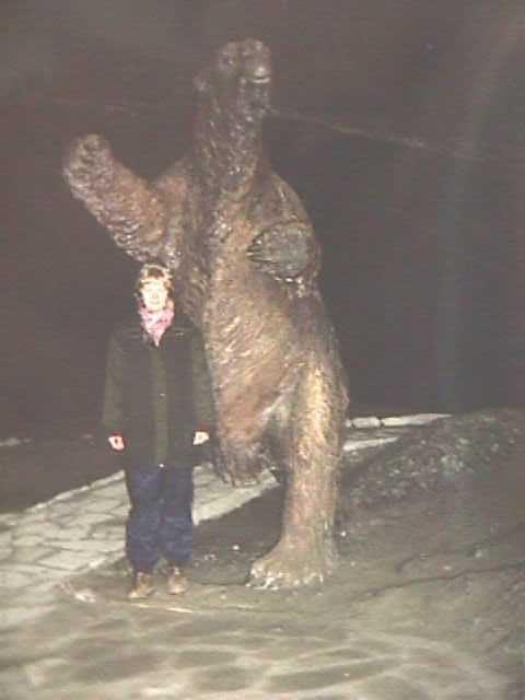 Regine_bij_de_prehistorische_Milodon